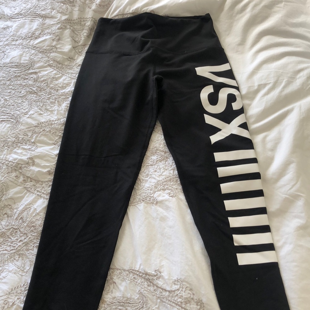 VICTORIAS SECRET YOGA TIGHTS- KNOCKOUT